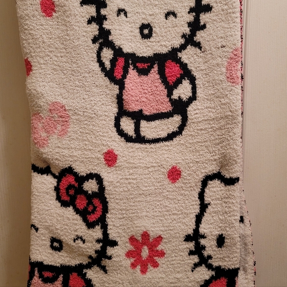 Hello Kitty Spring Reversible Throw Blanket Pink Flowers New Super Soft 50x70 - Picture 2 of 7